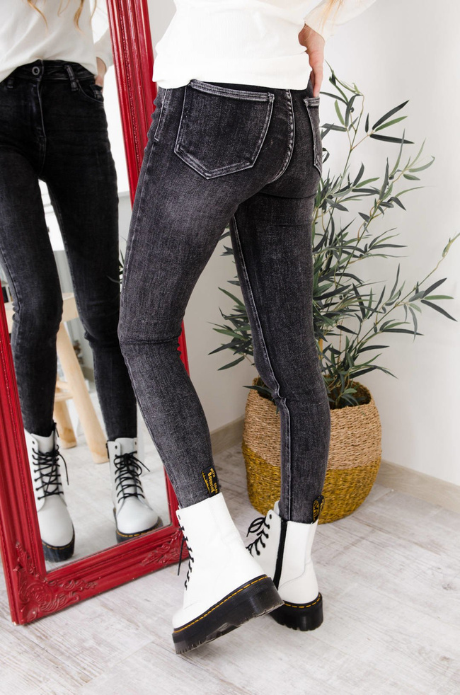 CZARNE JEANSY Z EFEKTEM SPRANIA-WYSOKI STAN