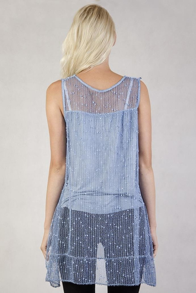 Ażurowa bluzka w kwiaty z cekinami na plecach niebieska