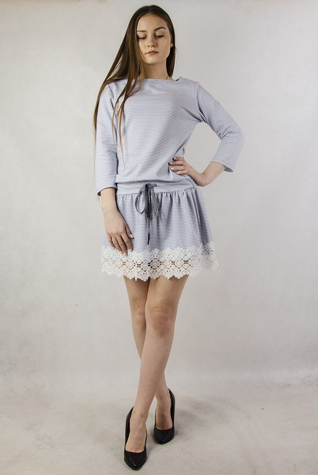 Szara sukienka z koronkowymi wstawkami