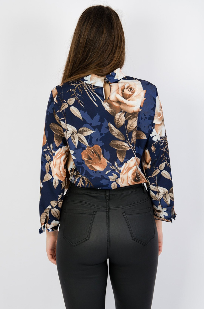 Granatowa bluzka z długim rękawem w kwiaty