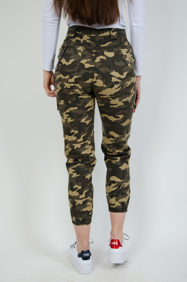 Joggery moro z doczepianym łańcuszkiem