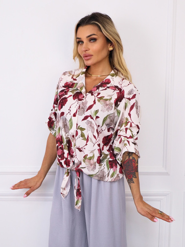 KOSZULA W BORDOWE KWIATY Z DRAPOWANYMI RĘKAWAMI I WIĄZANIEM