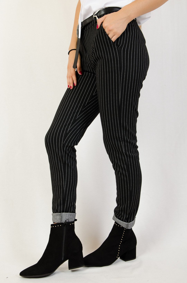 Czarne materiałowe spodnie w prążki