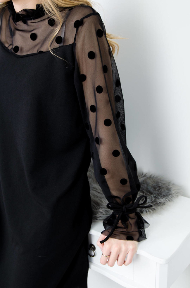 CZARNA  SUKIENKA Z TIULOWĄ GÓRĄ I RĘKAWAMI W GROCHY