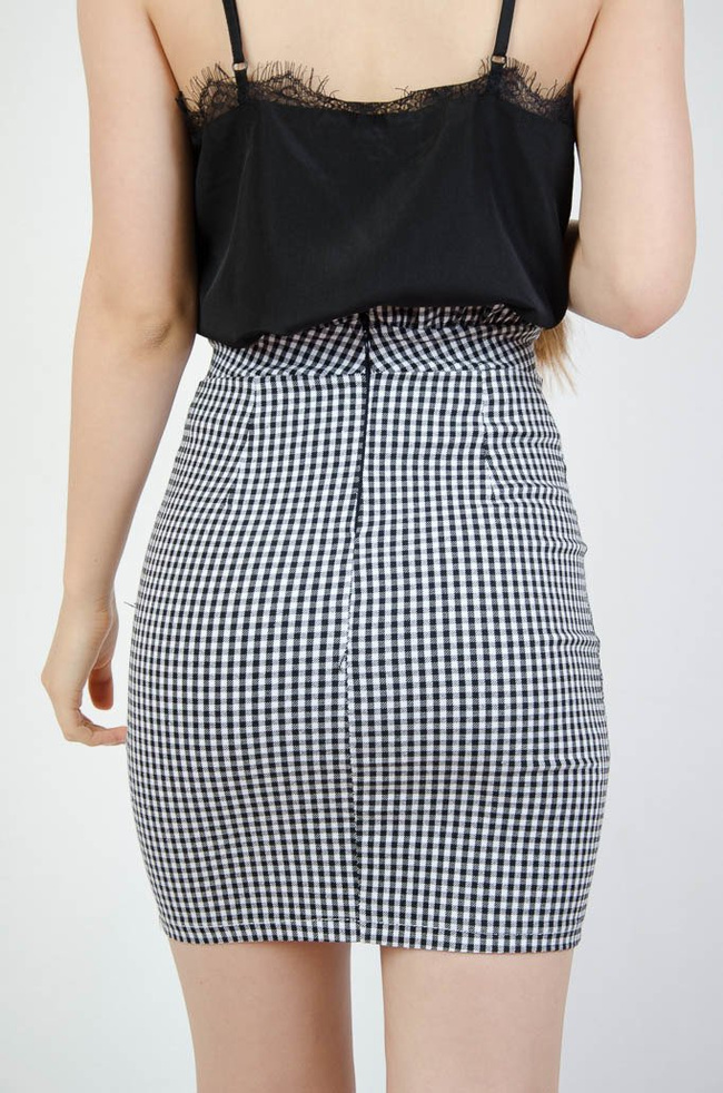Biało czarna spódnica w kratę