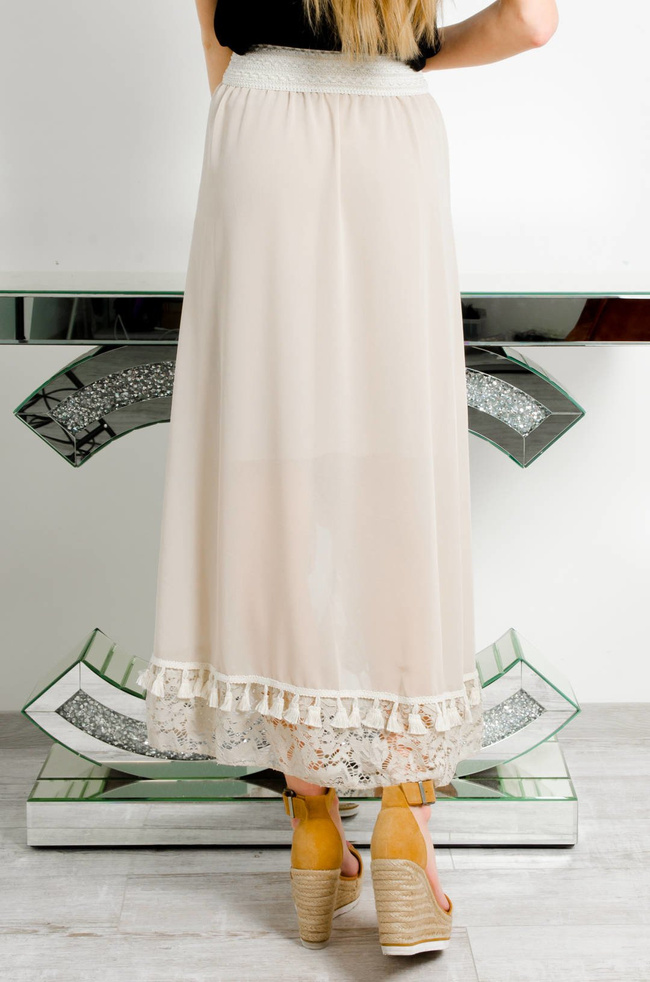 DŁUGA  ASYMETRYCZNA SPÓDNICA Z KORONKOWYM ZDOBIENIEM W KOLORZE BEŻOWYM
