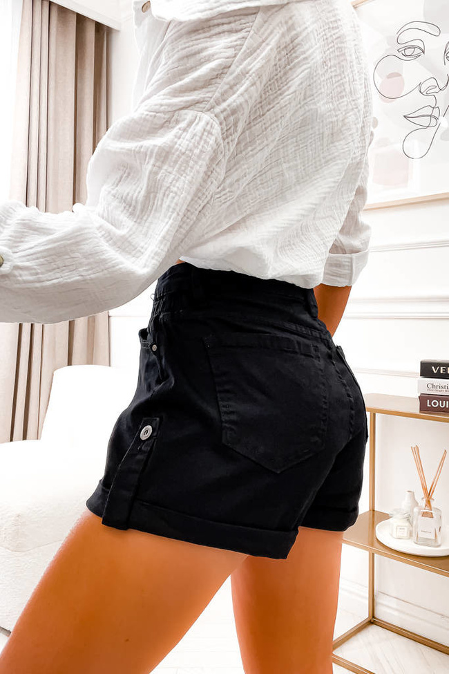 SZORTY Z GUMĄ W PASIE I ZAPIECIAMI PO BOKACH-CZARNE