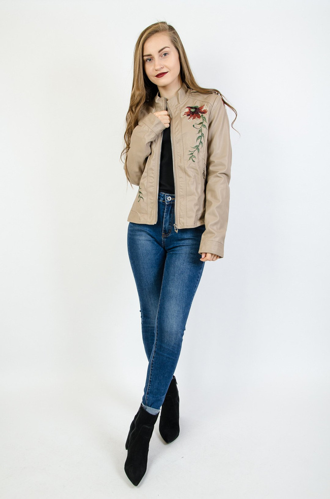 Beżowa ramoneska z wyszywanym kwiatem