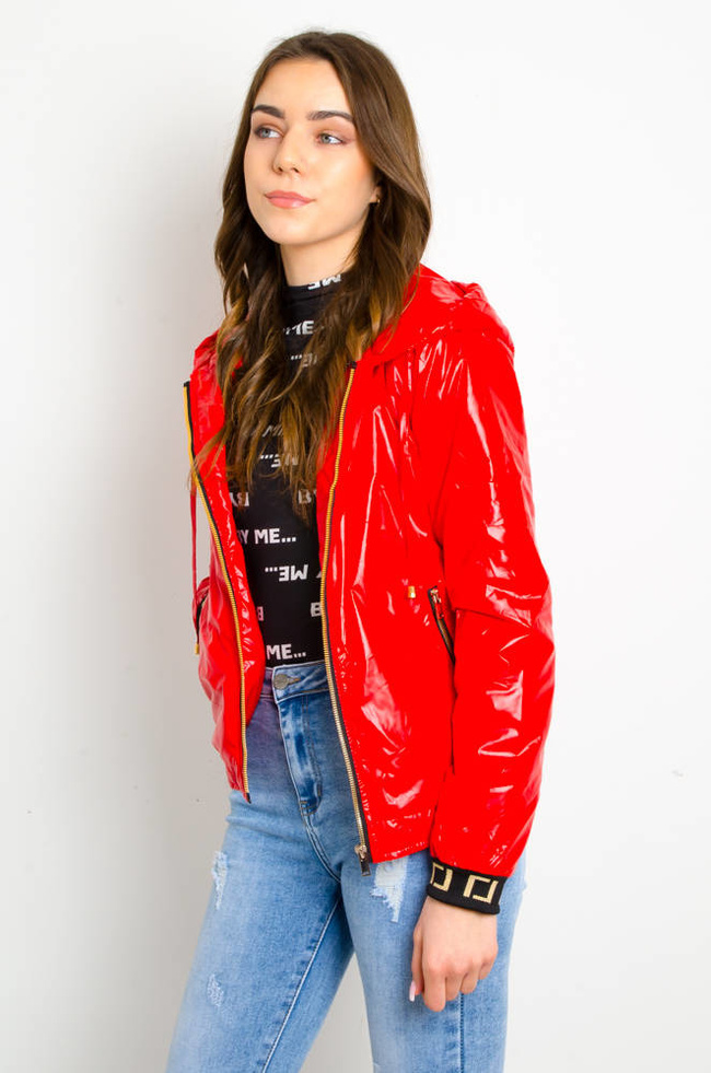 CZERWONA POŁYSKUJĄCA KURTKA WIOSENNA Z KAPTUREM