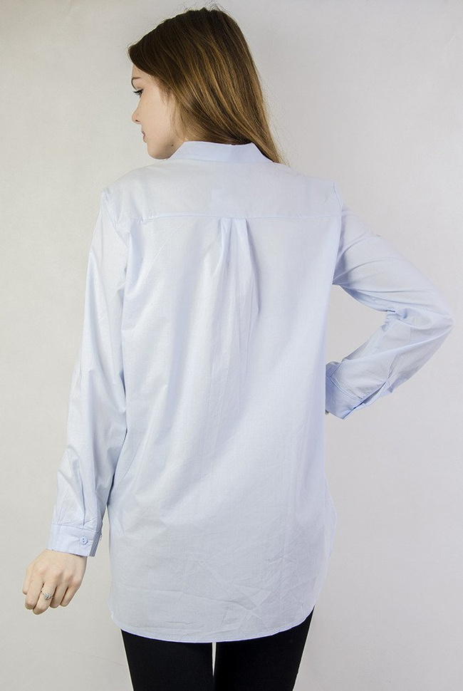 Jasnoniebieska koszula z koralikami