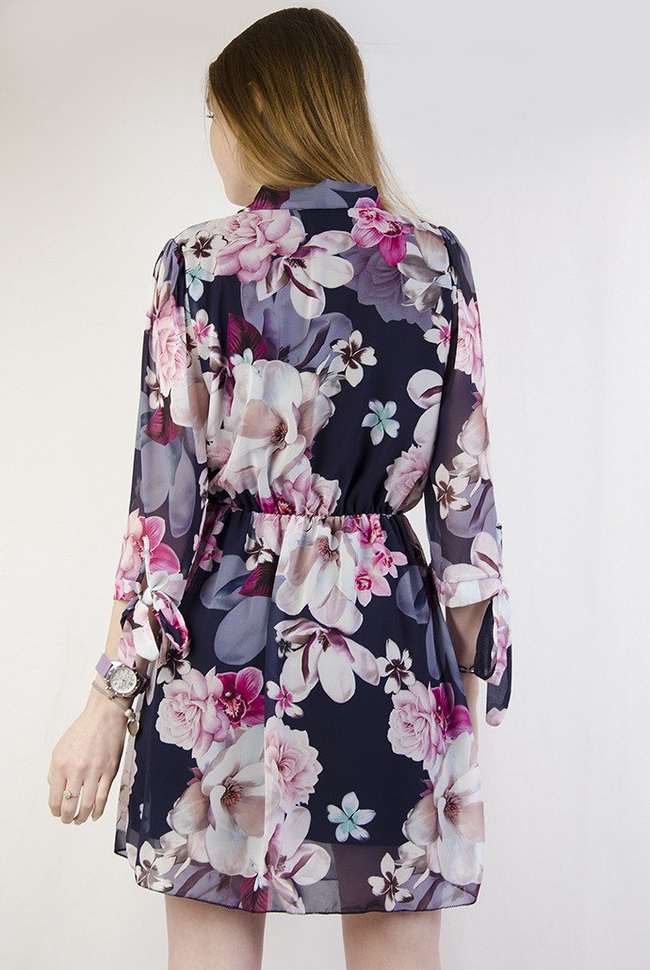 Granatowa sukienka w kwiaty