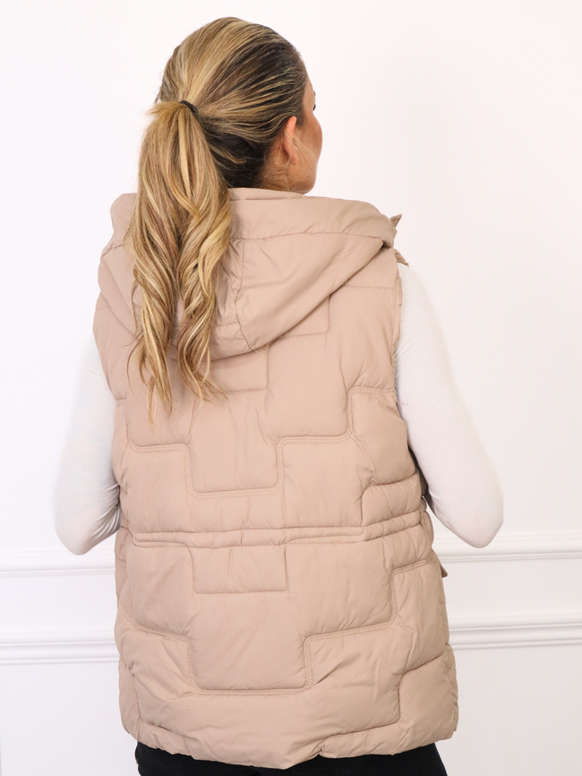 KAMIZELKA PIKOWANA ZE ŚCIĄGACZEM W PASIE- BEŻOWA