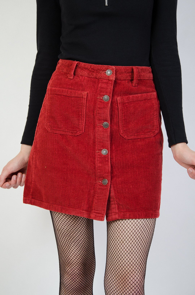 Sztruksowa spódnica z guzikami