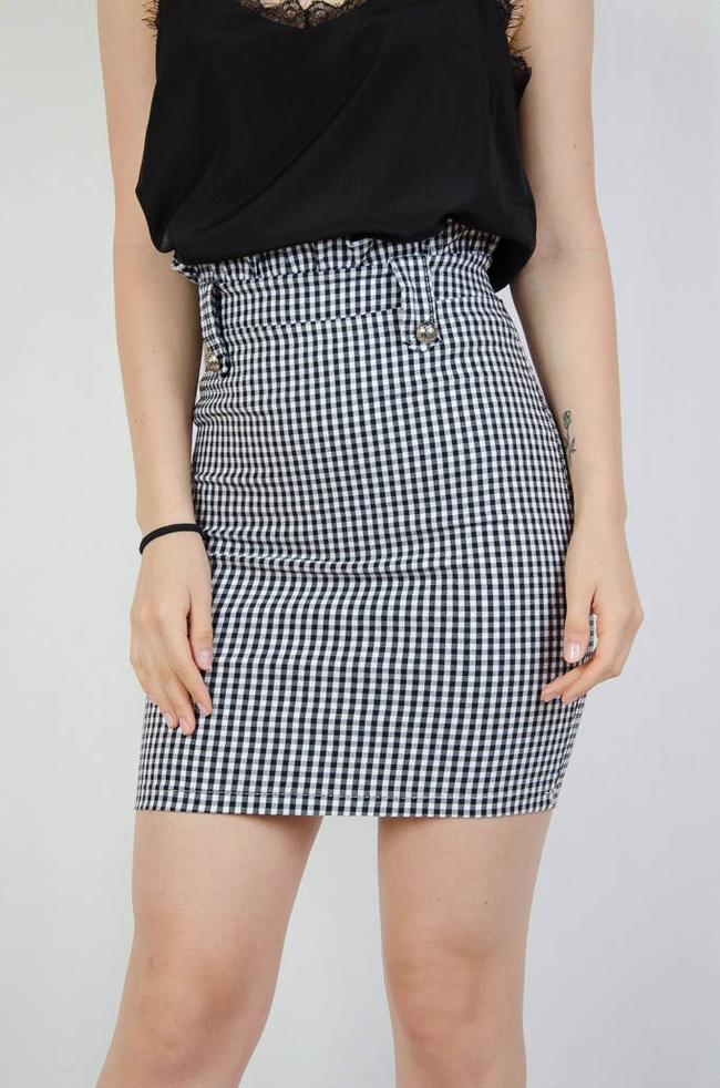 Biało czarna spódnica w kratę