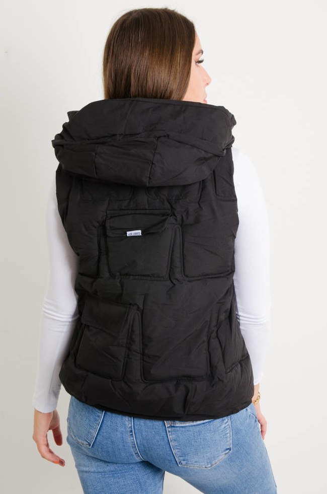 CZARNA KAMIZELKA Z KAPTUREM