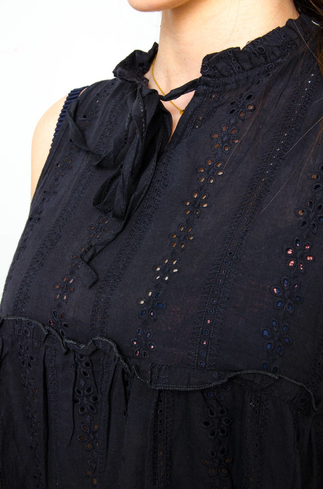 CZARNA AŻUROWA TRAPEZOWA BLUZKA