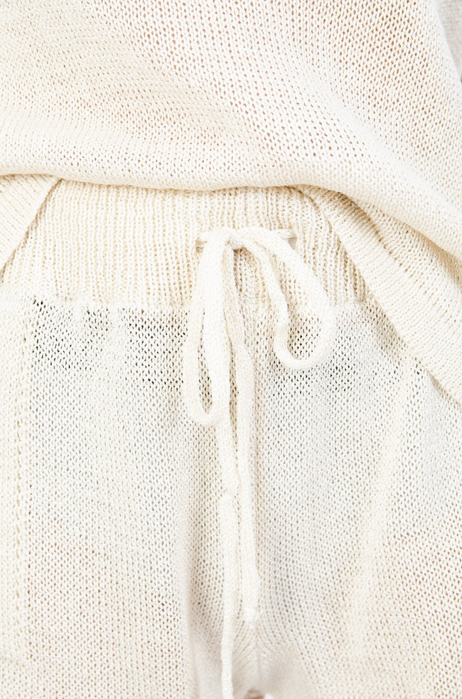 BEŻOWY AKRYLOWY KOMPLET SPODENKI + BLUZKA 