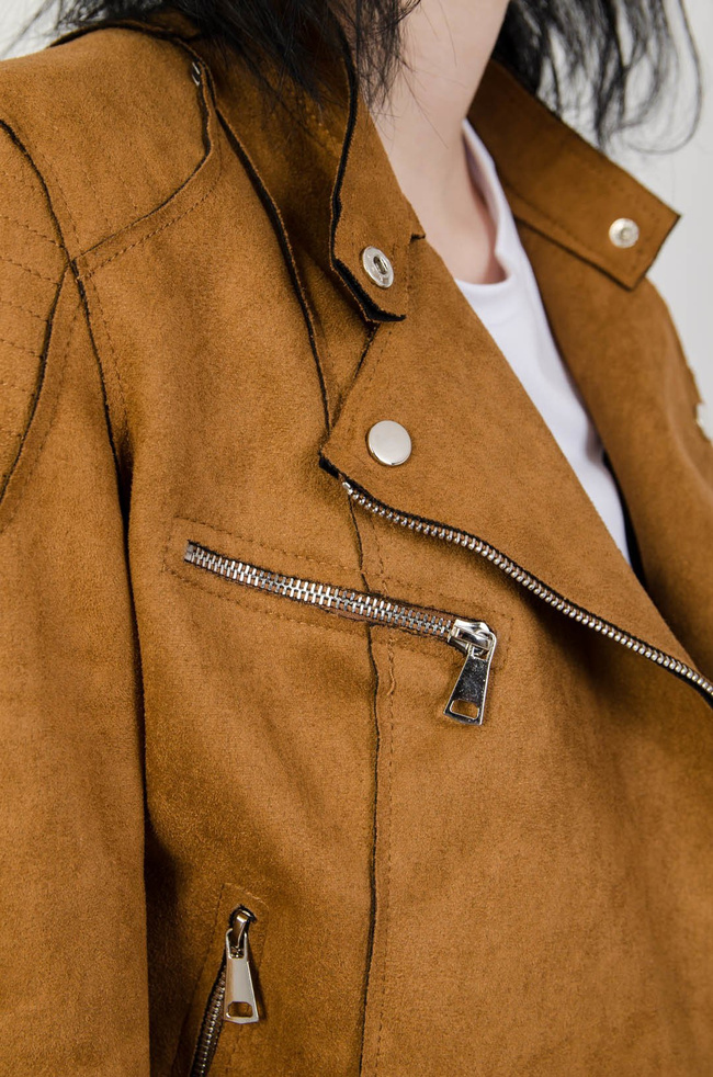 Brązowa zamszowa kurtka ramoneska