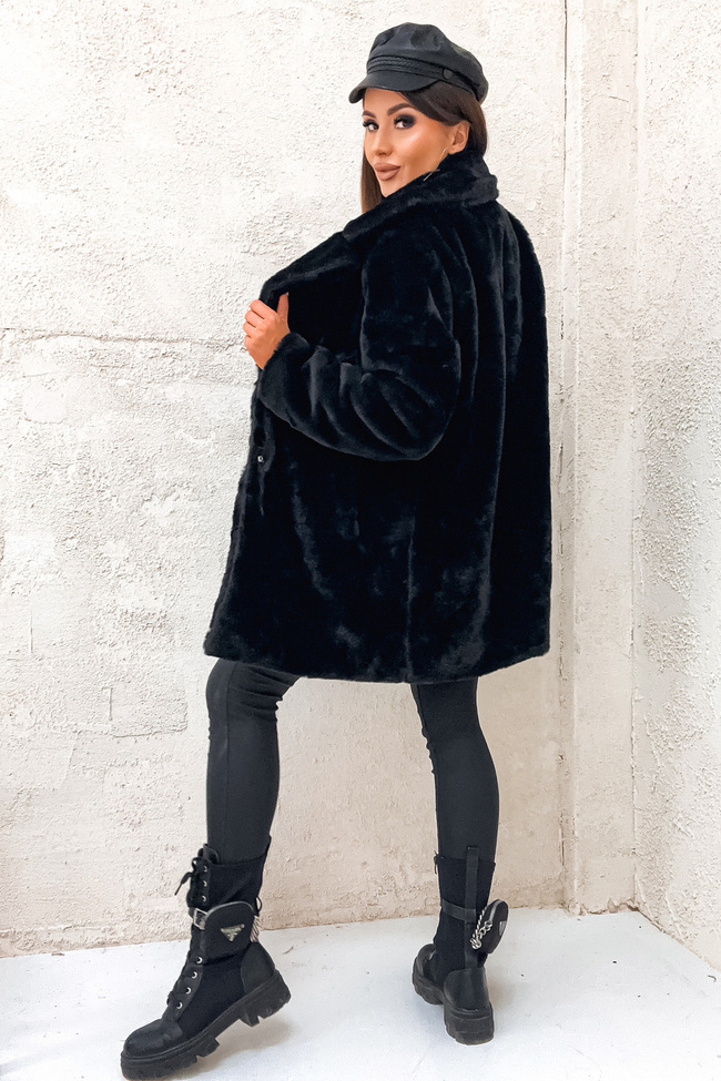 FUTRZANY PŁASZCZ Z KIESZENIAMI- CZARNY