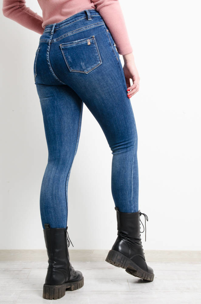 CIEMNE SPODNIE JEANSOWE Z DELIKATNYMI PRZETARCIAMI