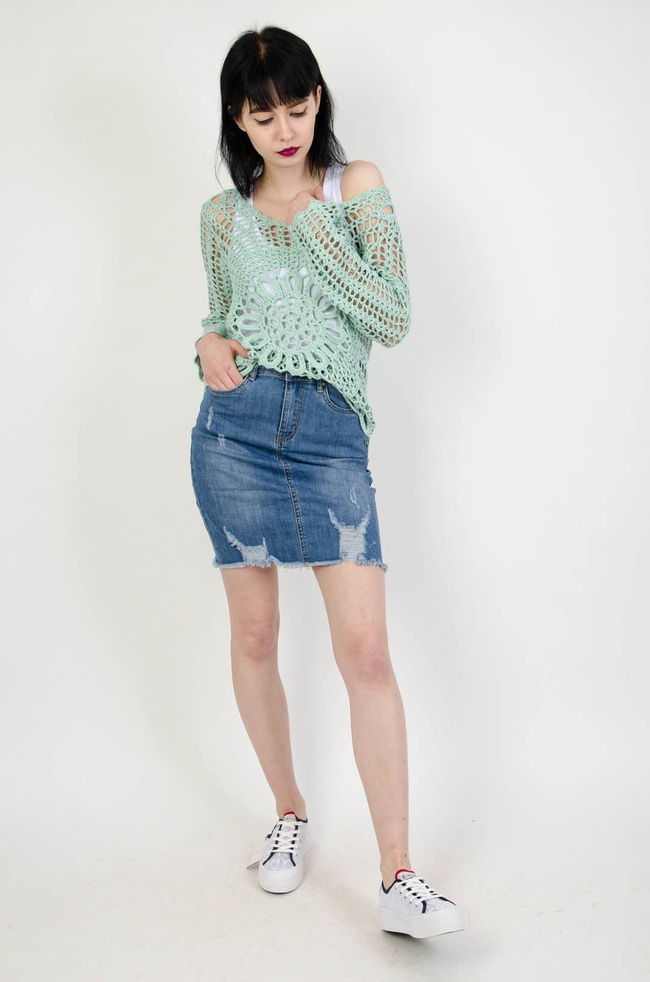 Zielony ażurowy sweter na długi rękaw