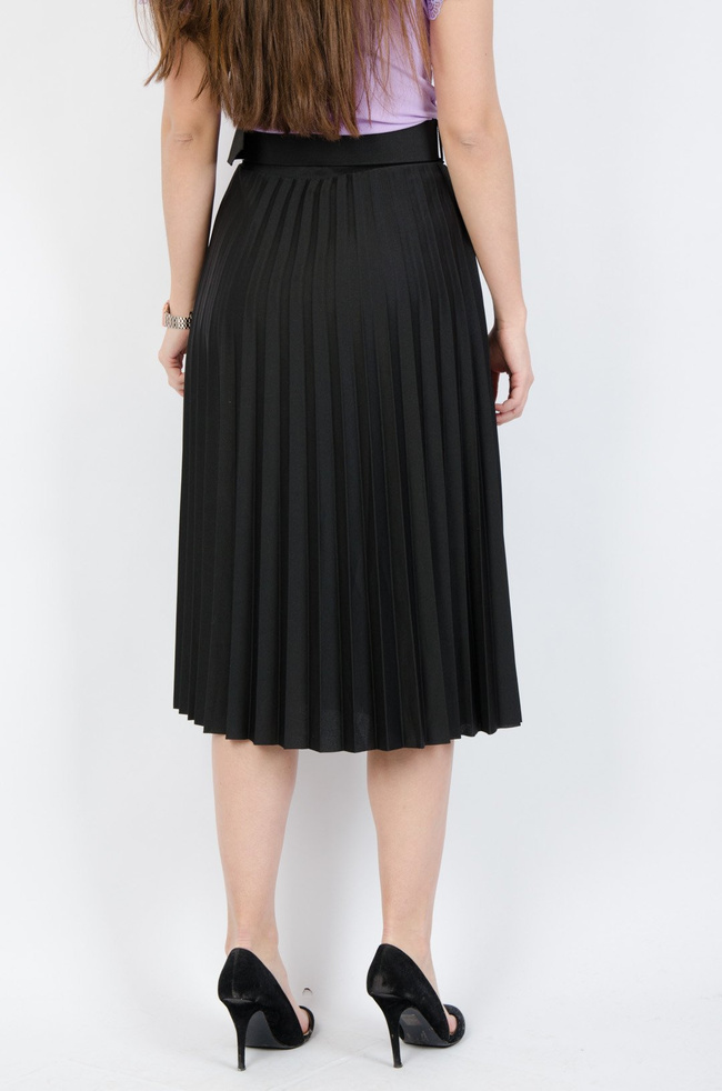 Czarna plisowana spódnica midi z paskiem
