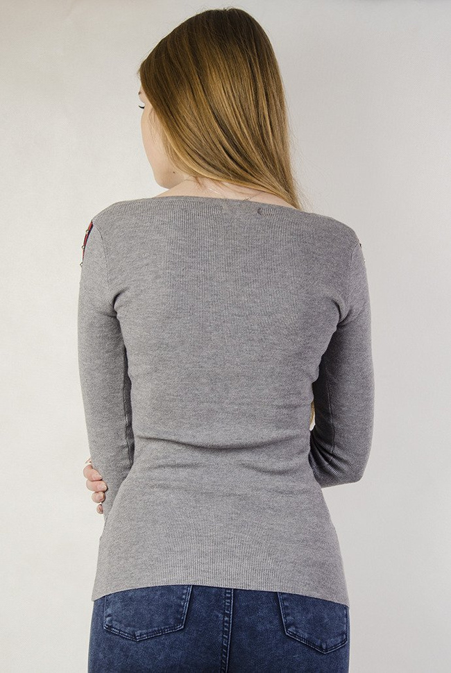 Szara, przylegająca bluzka z ćwiekami u boku