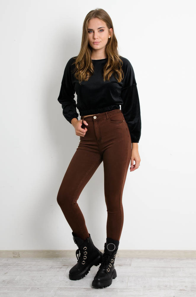 CZARNA KRÓTKA BLUZA WELUROWA