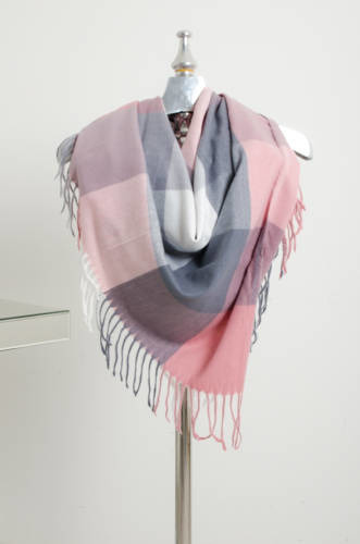 SZAL W KRATĘ Z FRĘDZLAMI- RÓŻOWY