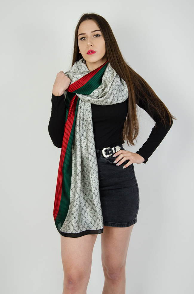 Satynowy srebrny szal w drobny wzór