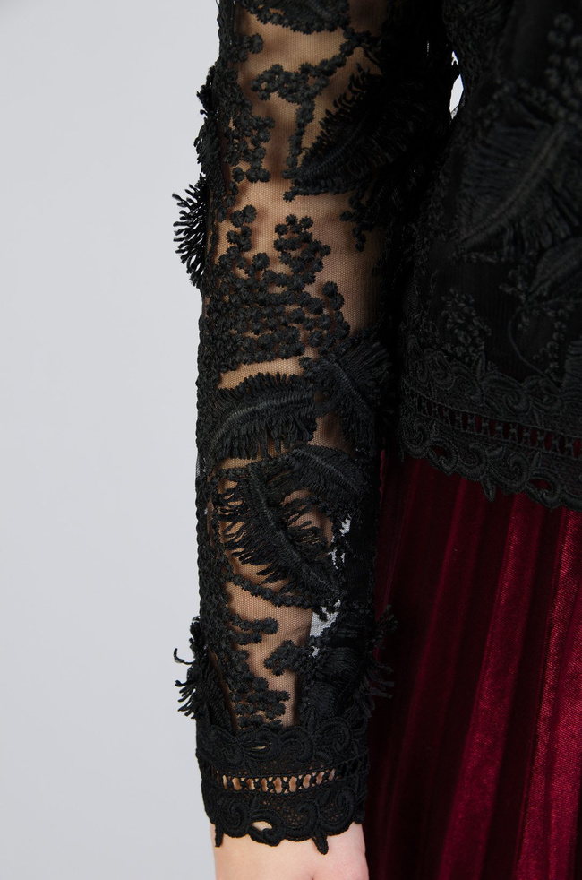 CZARNA BLUZKA Z KORONKI