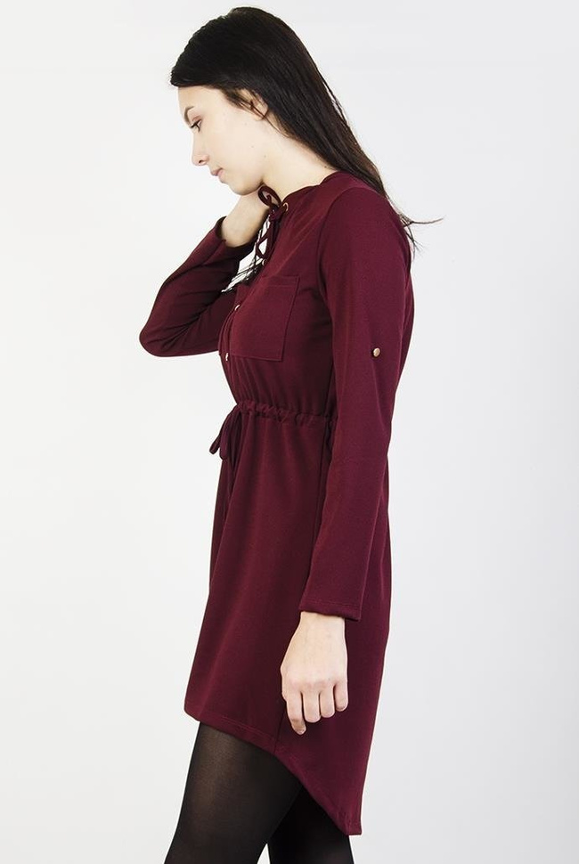 Asymetryczna sukienka bordowa z wiązaniem przy szyi oraz w talii