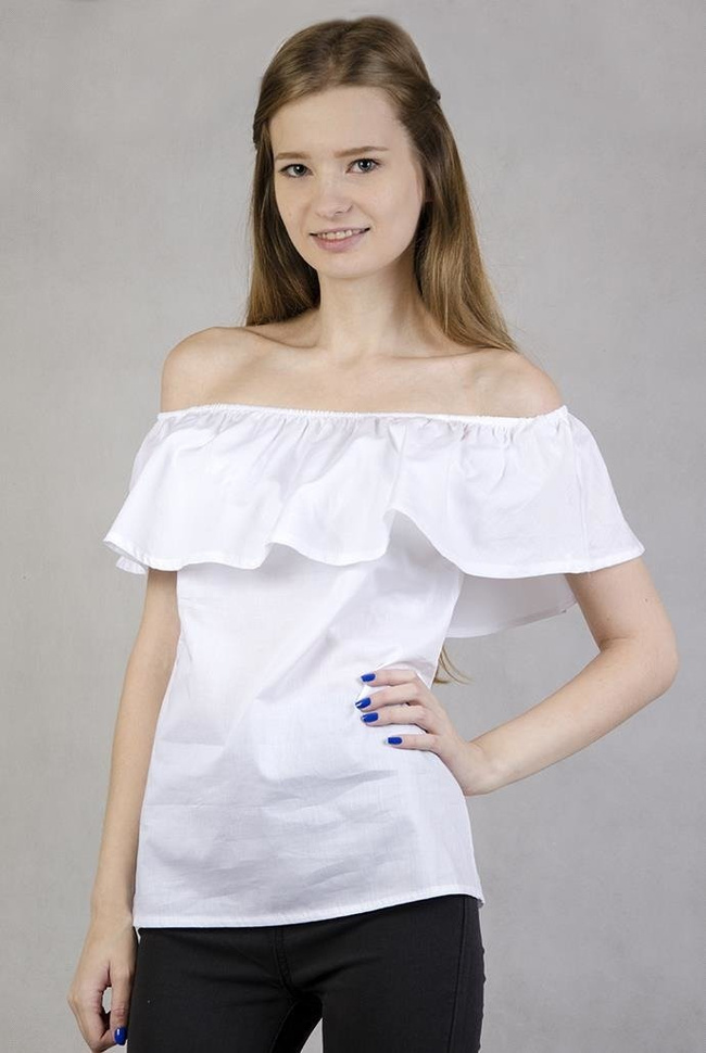 Biała bluzka z hiszpańskim dekoltem