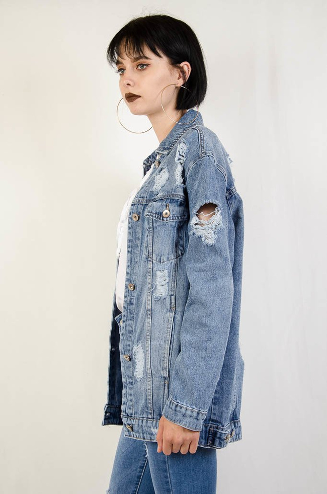 Kurtka jeansowa dłuższa z licznymi przetarciami