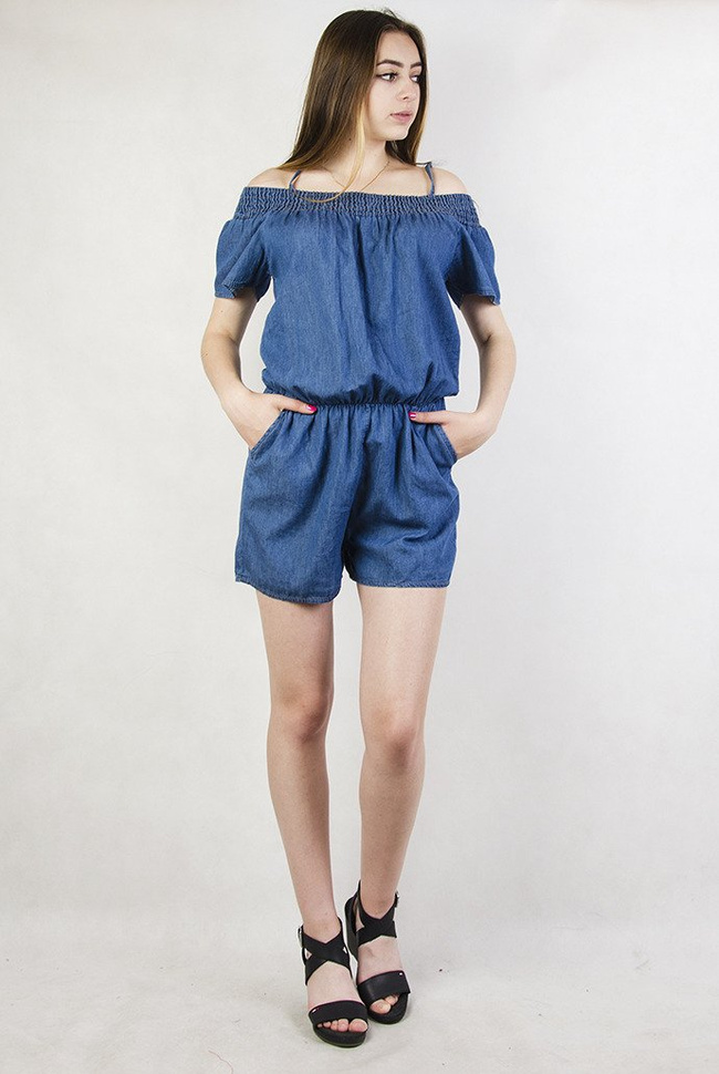 Jeansowy kombinezon z odkrytymi ramionami