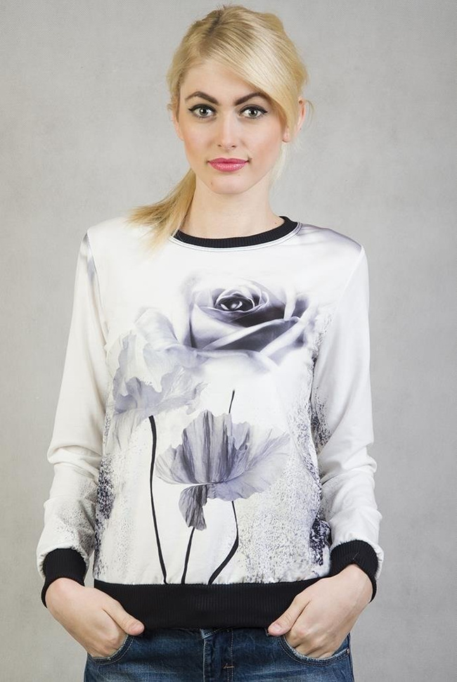 Biała bluza z kwiatami róży