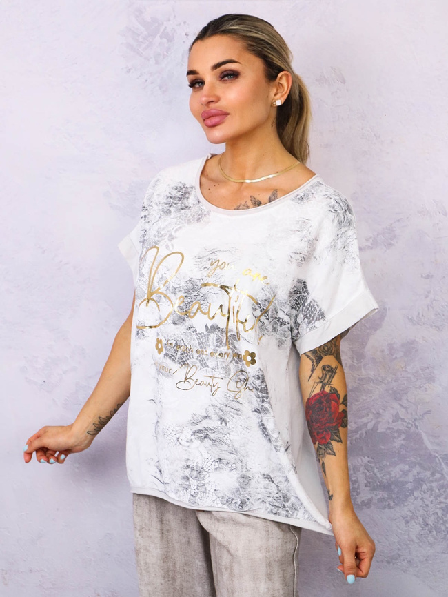 BLUZKA WZORZYSTA ZE ZŁOTYM NAPISEM- BIAŁA