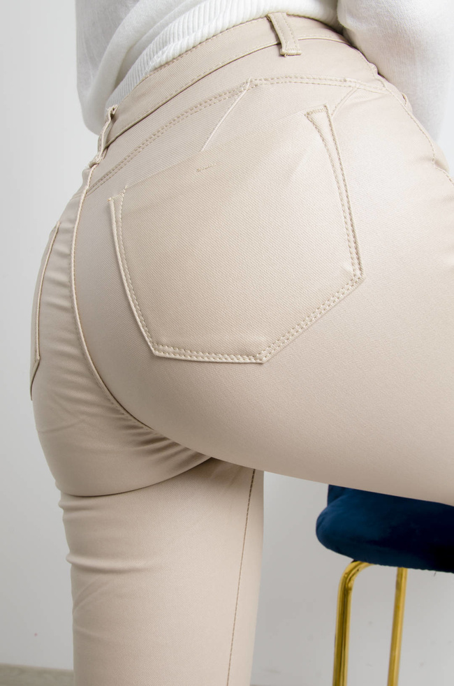 BEŻOWE WOSKOWANE SPODNIE Z WYSOKIM STANEM- OCIEPLANE