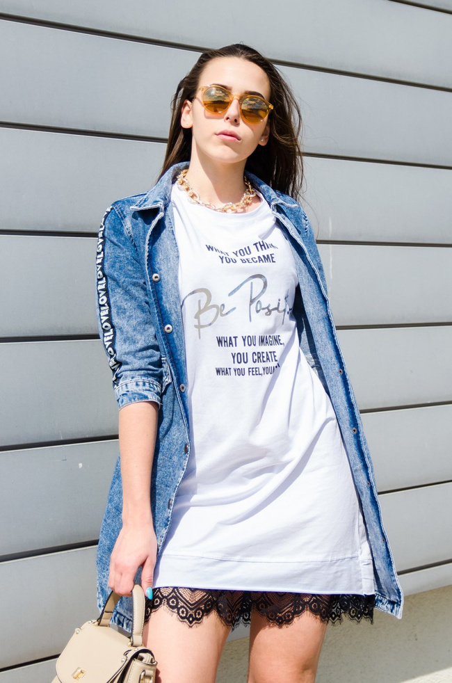 BIAŁA BAWEŁNIANA SUKIENKA WYKOŃCZONA KORONKĄ 