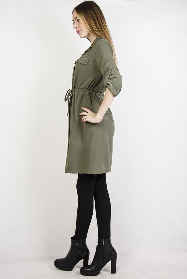 Zielona sukienka ze ściągaczem w talii