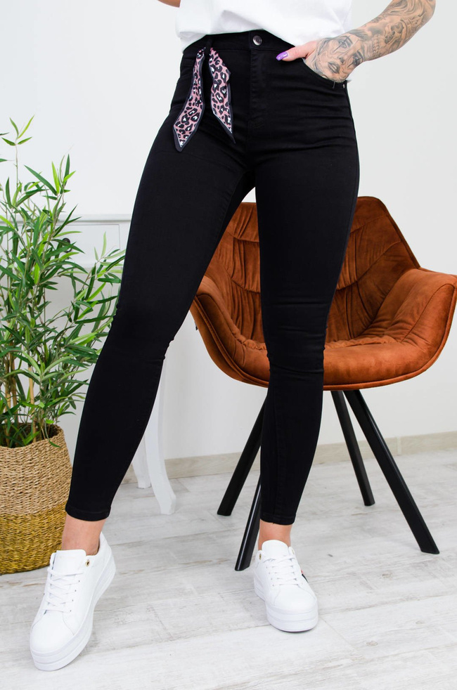 CZARNE PRZYLEGAJĄCE SPODNIE SKINNY