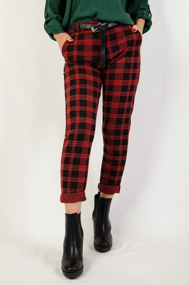 Czerwone spodnie materiałowe w czarną kratę