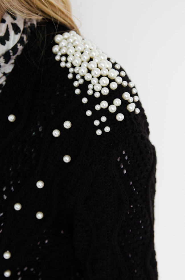 CZARNY DŁUGI SWETER Z PEREŁKAMI 