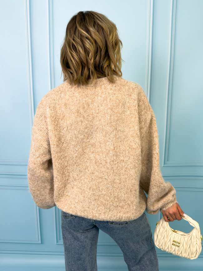 SWETER Z DOMIESZKĄ WEŁNY Z BUFIASTYMI RĘKAWAMI- BRĄZOWY