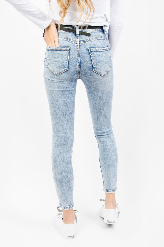 JASNE SPODNIE JEANSOWE Z NERKĄ- SASZETKĄ NA PASKU