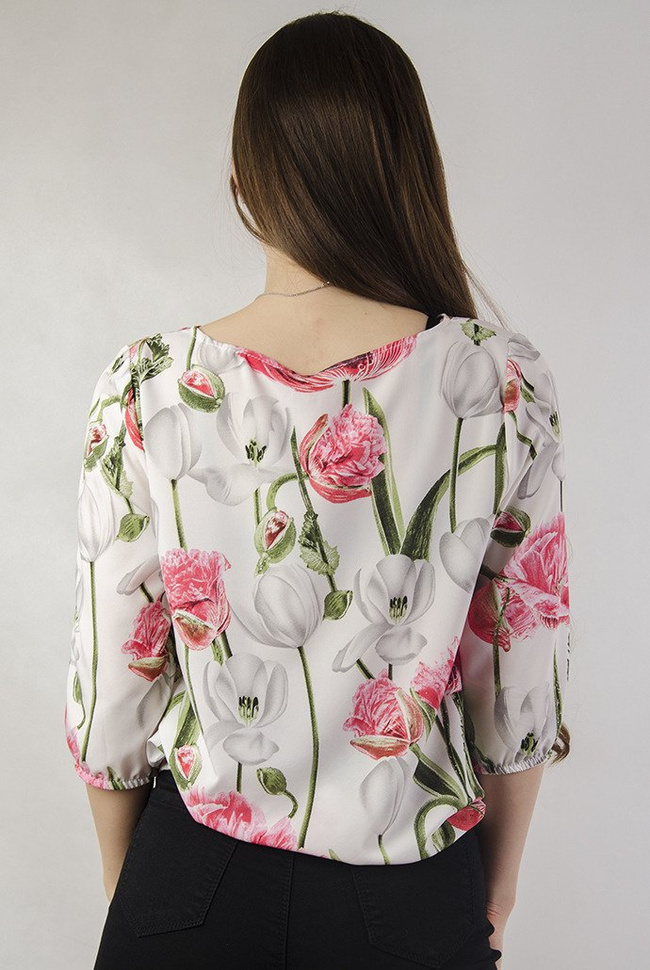 Biała bluzka z gumką w pasie