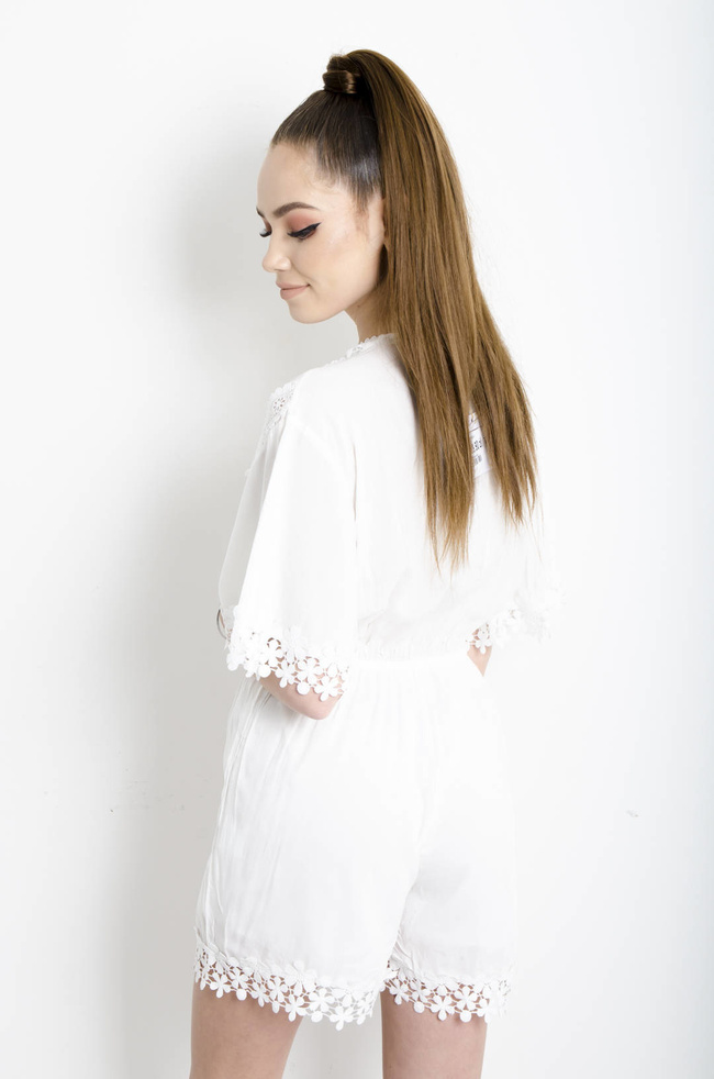 KOMBINEZON AŻUROWY W KOLORZE BIAŁYM