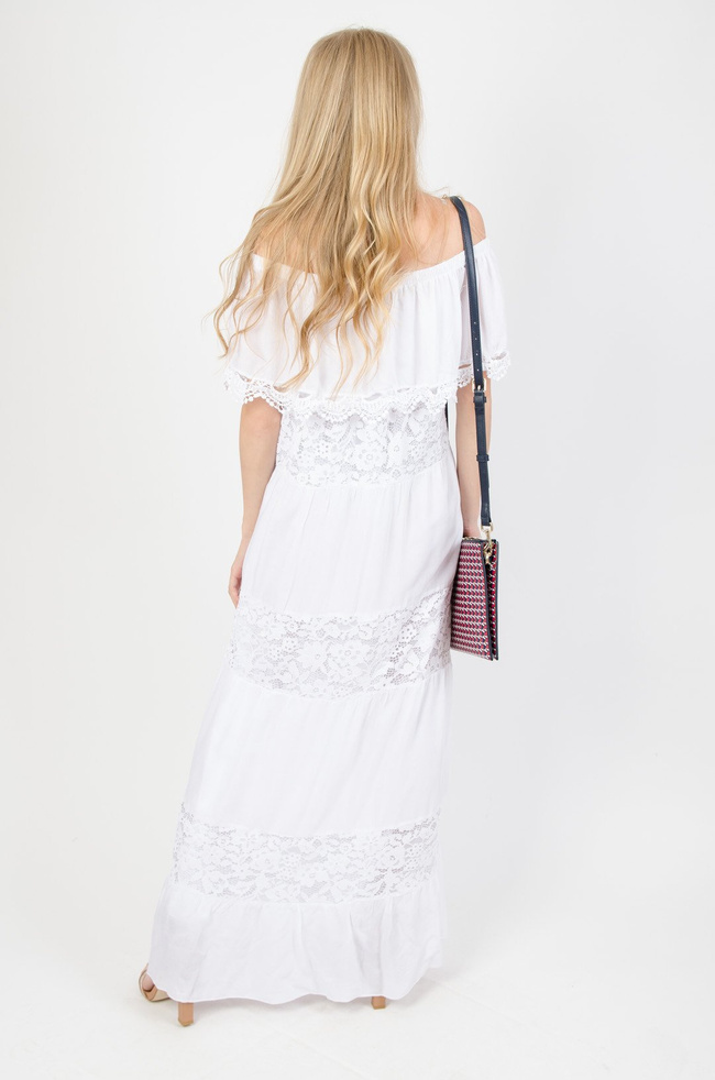 Biała długa sukienka z wstawkami z koronki 