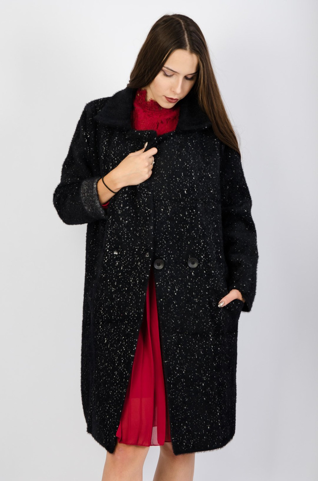 Czarny płaszcz w kropki