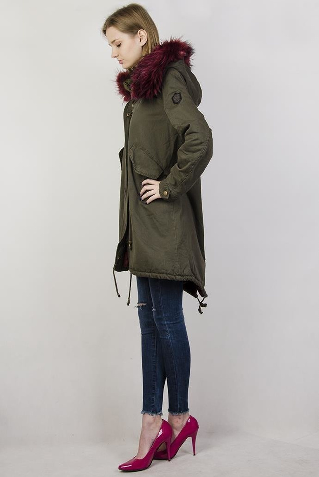 Kurtka khaki typu parka z bordowym futerkiem
